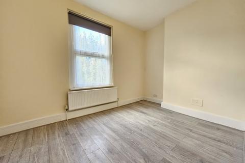 1 bedroom flat to rent, St. Donatts Road, London SE14