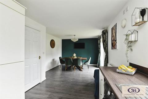 25 Teal Drive, Sandbach, CW11 3JT