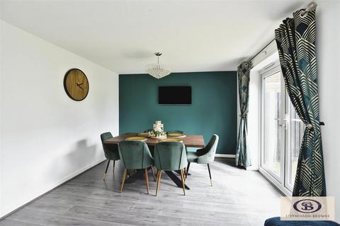 25 Teal Drive, Sandbach, CW11 3JT