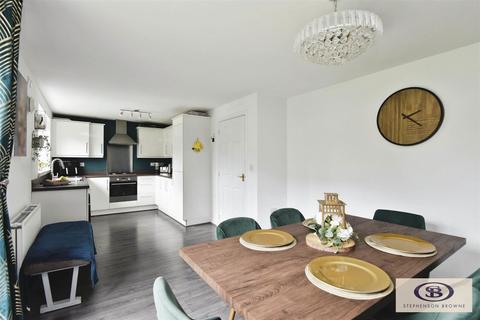 25 Teal Drive, Sandbach, CW11 3JT