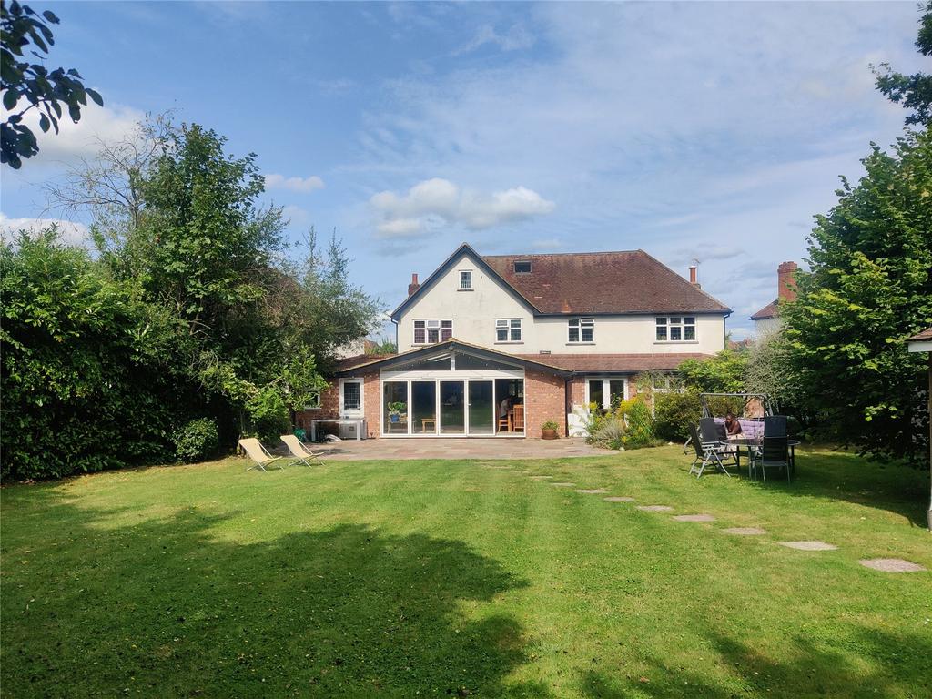 Meadow Road, Guildford GU4 7 bed detached house for sale £1,200,000