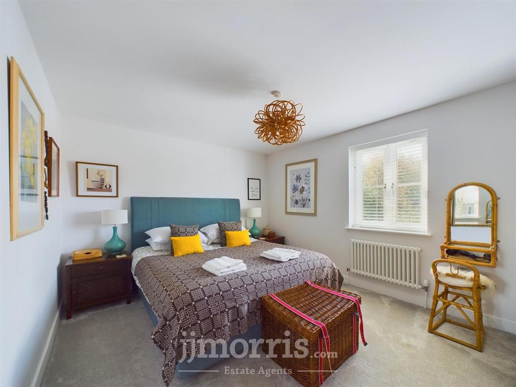 Bedroom 1 (Front)