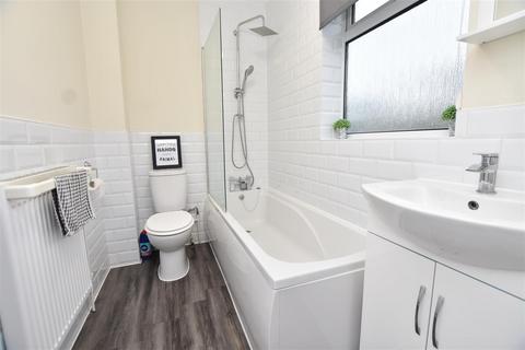 1 bedroom semi-detached bungalow for sale, Letzen Road, Canvey Island SS8