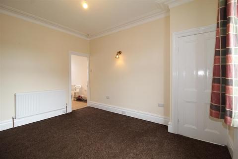 2 bedroom end of terrace house to rent, Emscote Street South, Halifax