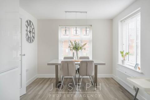 1 Chantry Park View, Sproughton, Ipswich, IP8 3FH