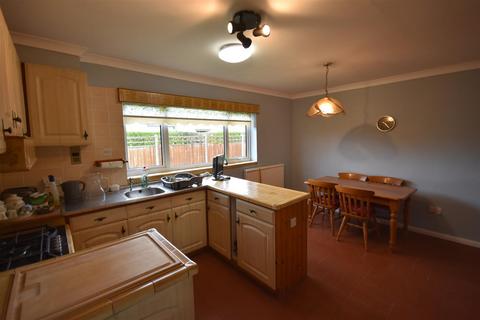 5 bedroom detached bungalow for sale, Swinderby Road, Collingham, Newark