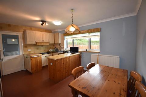 5 bedroom detached bungalow for sale, Swinderby Road, Collingham, Newark