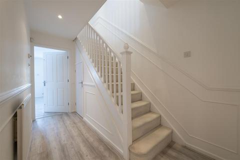 4 bedroom house for sale, Hadleigh Close, London