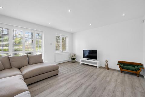 4 bedroom house for sale, Hadleigh Close, London