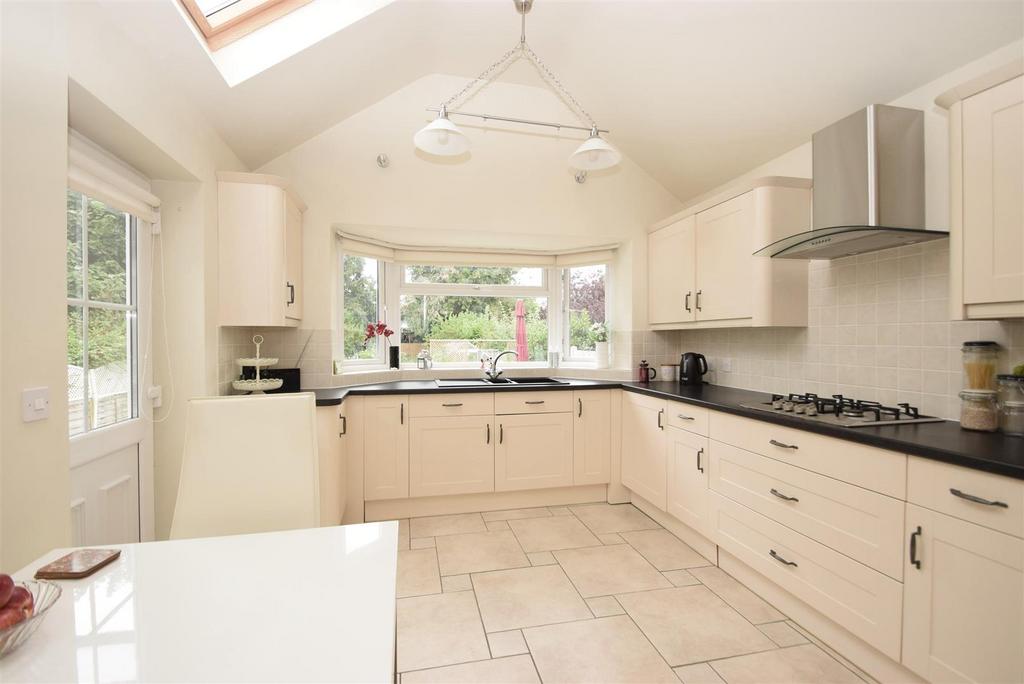 Oakfield Road, Shrewsbury 3 bed semidetached house for sale £435,000