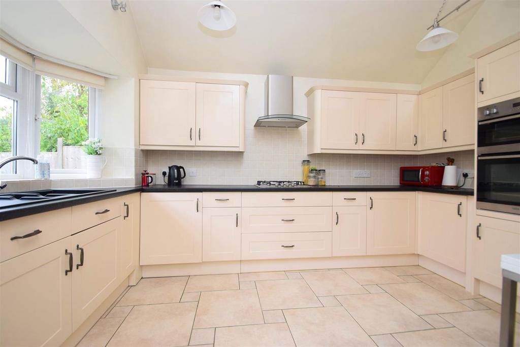 Oakfield Road, Shrewsbury 3 bed semidetached house for sale £435,000