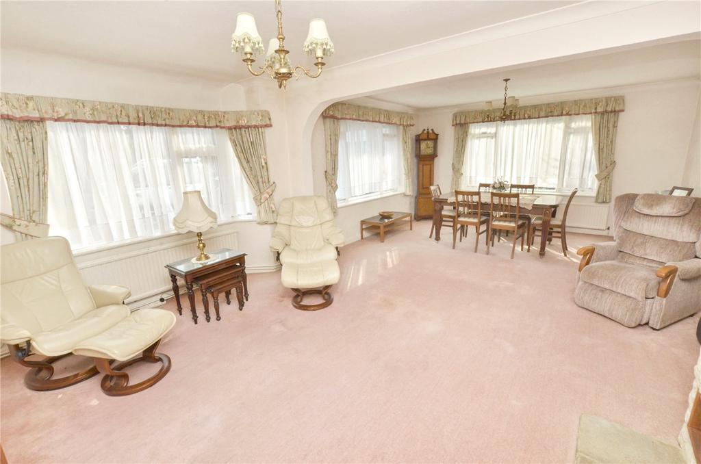 Lounge/Dining Room