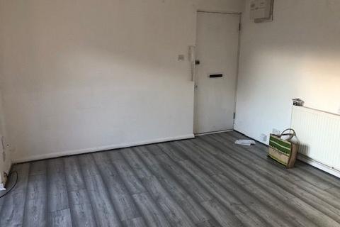 Studio to rent, Vincent Road, LU4