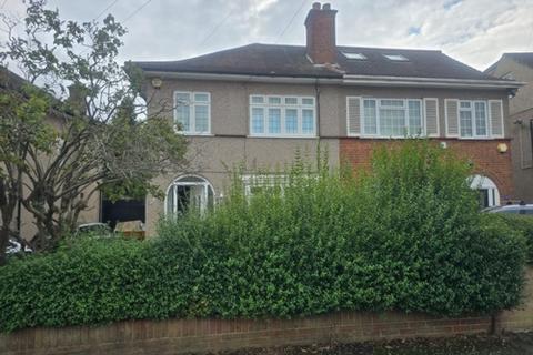 3 bedroom semi-detached house to rent, Adelphi Cres, Hayes, UB4