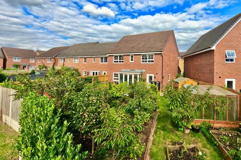 4 bedroom detached house for sale, Dorney Close, Yarnfield, ST15