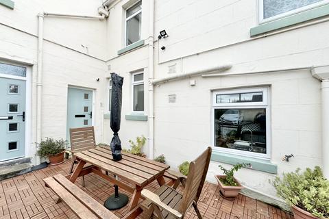 2 bedroom flat for sale, Horseshoe House, High Street, Brotherton