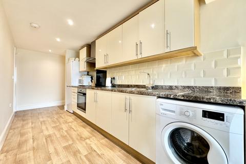 2 bedroom flat for sale, Horseshoe House, High Street, Brotherton