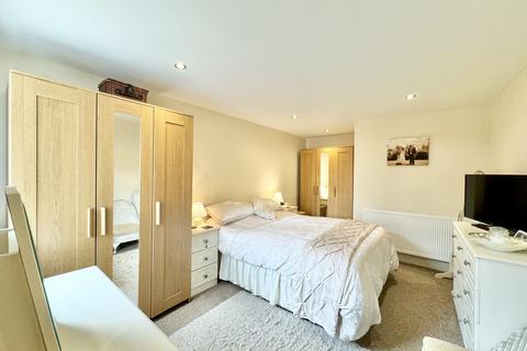 2 bedroom flat for sale, Horseshoe House, High Street, Brotherton