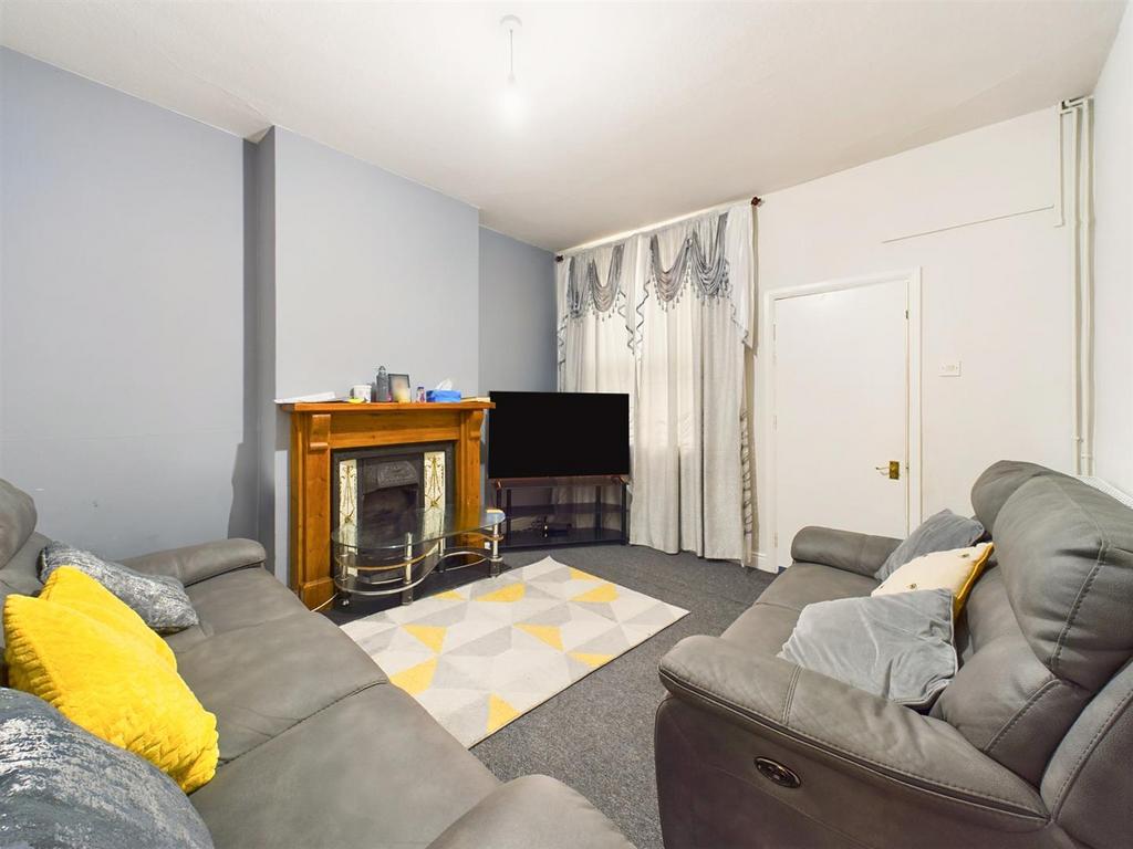 Westwood Road, Nottingham NG2 4 bed terraced house for sale £150,000