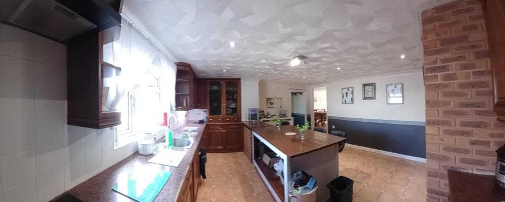 Kitchen / Breakfast Room