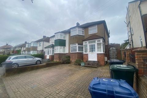 3 bedroom end of terrace house to rent, Northfield Road , EN4