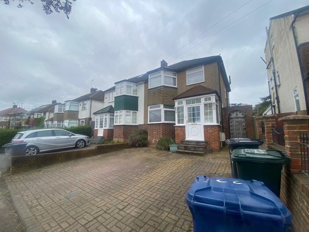 Four Bedroom House for Let