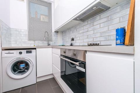 1 bedroom in a house share to rent, Recreation Mount, Leeds