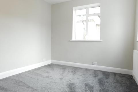 3 bedroom flat to rent, Campbell Court, Campbell Road, Hanwell