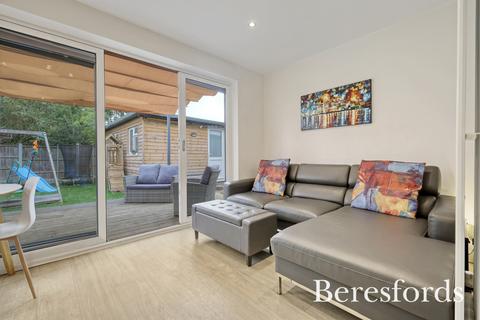6 Laburnham Close, Upminster, RM14 1JA