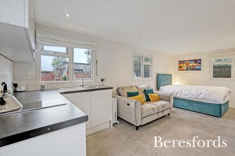 6 Laburnham Close, Upminster, RM14 1JA