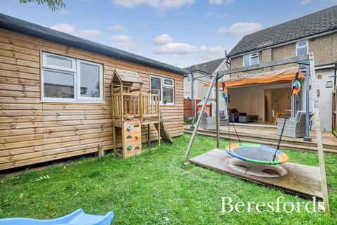 6 Laburnham Close, Upminster, RM14 1JA