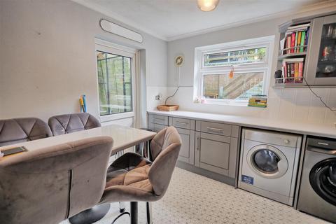 98 Chapelfields, Stanstead Abbotts, Ware, SG12 8HX