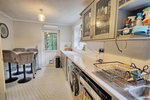 98 Chapelfields, Stanstead Abbotts, Ware, SG12 8HX