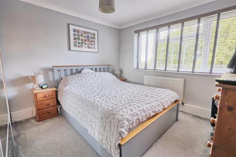 98 Chapelfields, Stanstead Abbotts, Ware, SG12 8HX