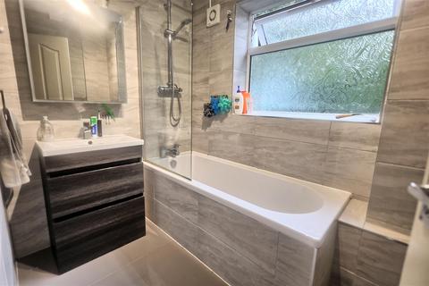 98 Chapelfields, Stanstead Abbotts, Ware, SG12 8HX