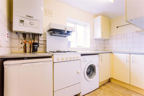 2 bedroom flat to rent, Oxford Road, Stroud Green