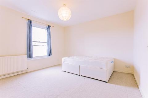 2 bedroom flat to rent, Oxford Road, Stroud Green