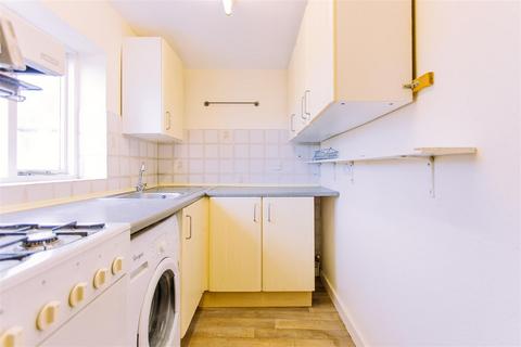 2 bedroom flat to rent, Oxford Road, Stroud Green