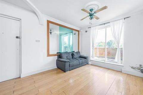 2 bedroom flat to rent, Hornsey Road, Finsbury Park