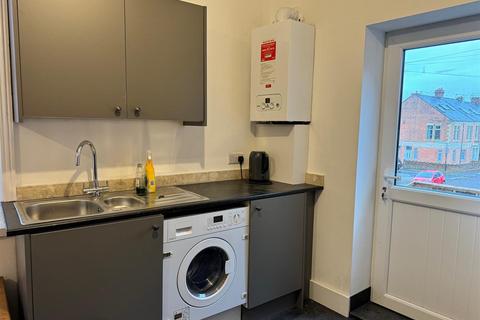 3 bedroom flat to rent, Balmoral Terrace, Heaton