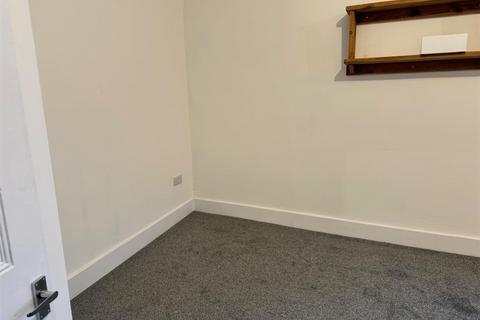 3 bedroom flat to rent, Balmoral Terrace, Heaton