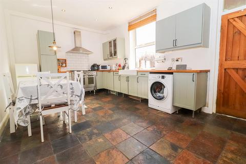 3 bedroom semi-detached house for sale, Manor Road, Ossett WF5