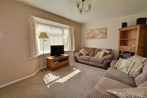 2 bedroom semi-detached house to rent, QUEENS PARK DRIVE, CASTLEFORD