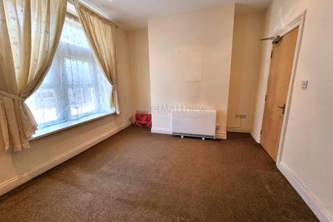 1 bedroom ground floor flat for sale, Lower Holmes Street, Barry. CF63 2JR