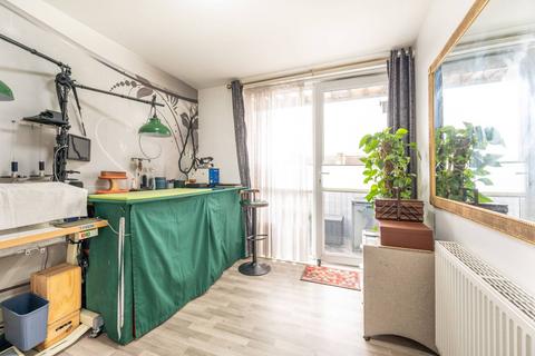 61c Albert Square, London, E15 1HJ