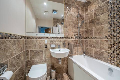 61c Albert Square, London, E15 1HJ