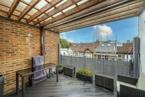 61c Albert Square, London, E15 1HJ