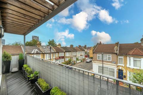 61c Albert Square, London, E15 1HJ