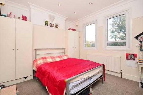 2 bedroom flat to rent, Merton Road, South Wimbledon, London, SW19