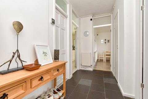119 Kingsdown Avenue, South Croydon, CR2 6QL